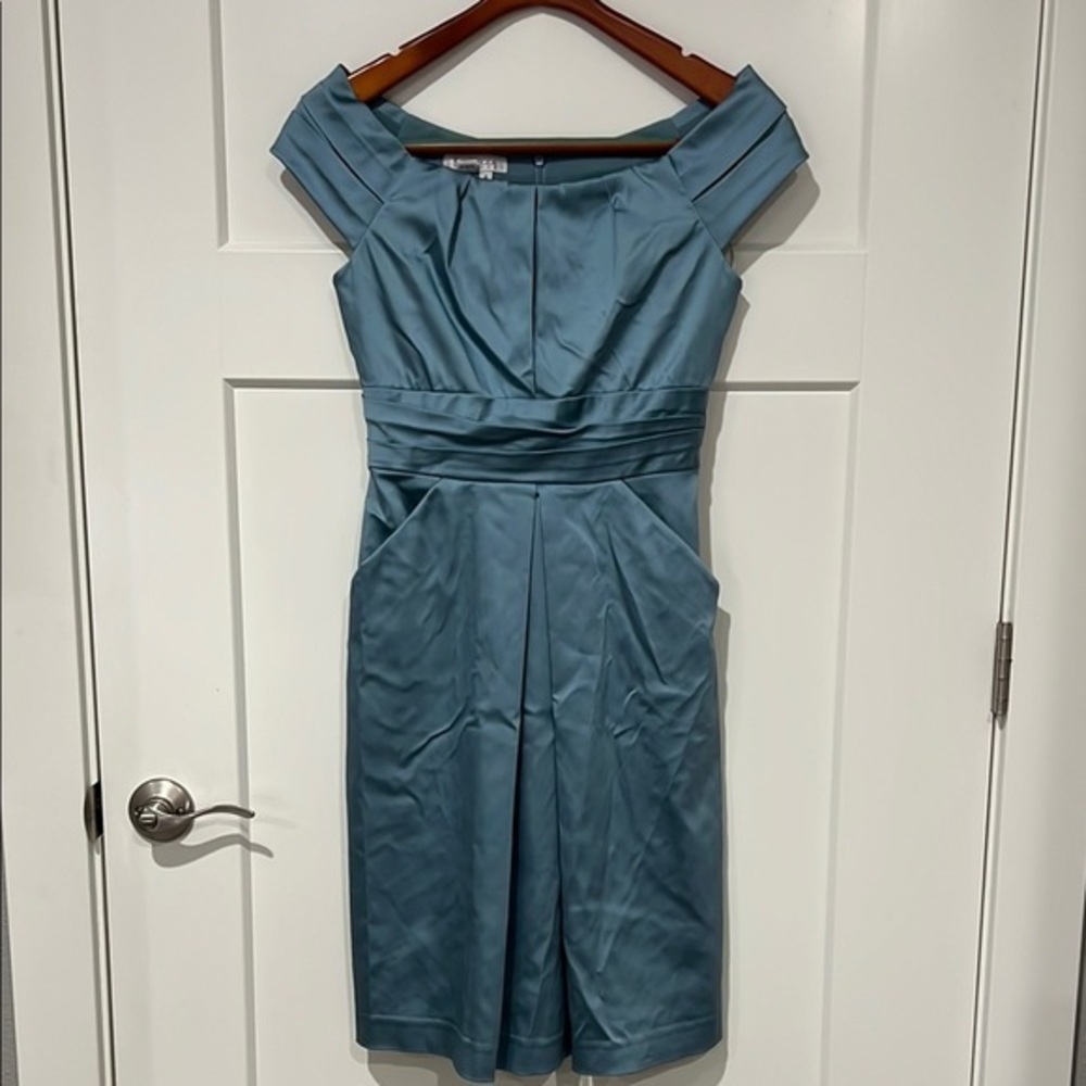 Kay Unger Elegant Off-Shoulder Blue Satin Sheath Dress Sz 4